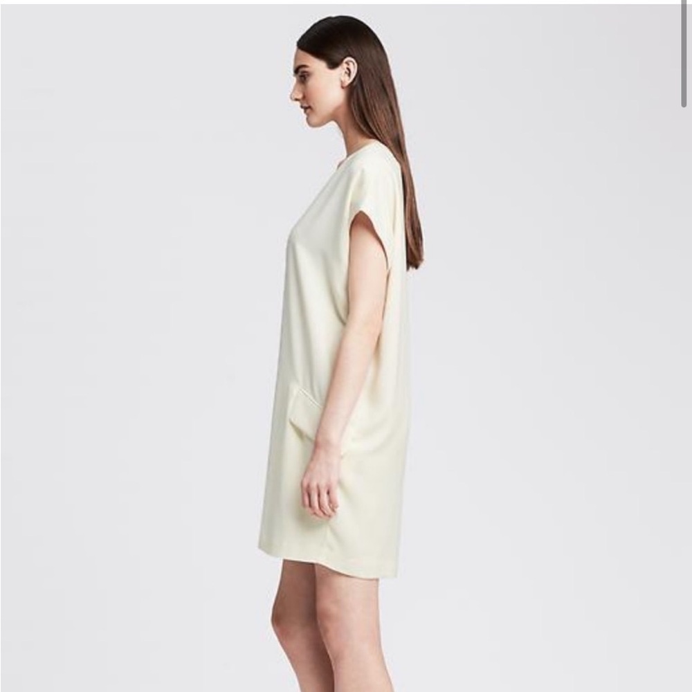 Banana republic cap sleeve v-neck cocoon mini dress in off white. petite small - Picture 3 of 15